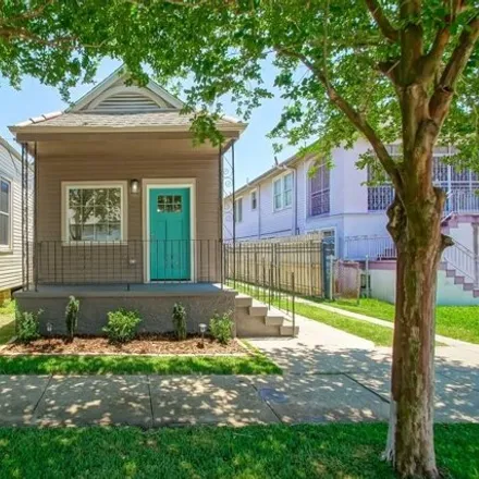 Buy this 2 bed house on 606 North Murat Street in New Orleans, LA 70119