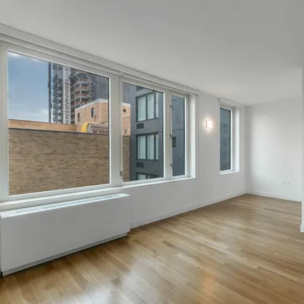 Image 3 - 501 E 74 St, New York, NY, USA - Apartment for rent