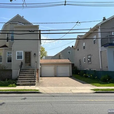 Image 2 - 210 Semel Avenue, Garfield, NJ 07026, USA - House for rent