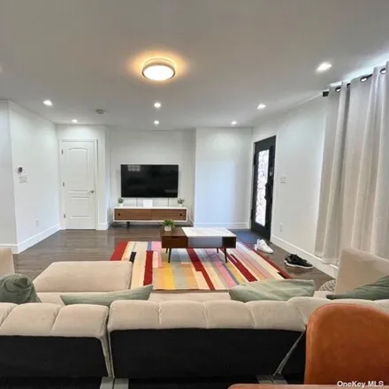 Image 4 - 126-15 152nd Avenue, New York, NY 11420, USA - House for rent