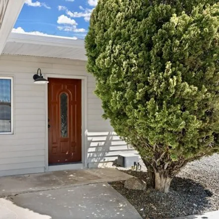 Image 3 - 4049 Delamar Avenue Northeast, Albuquerque, NM 87110, USA - House for sale