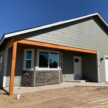 Buy this 3 bed house on 5429 Shalynn Drive in Klamath Falls, OR 97603