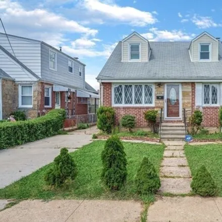 Rent this 5 bed house on 216 Raff Avenue in Village of Mineola, North Hempstead