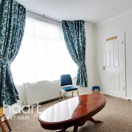 Rent this 2 bed townhouse on 10 Waterloo Road in London, E6 1AP