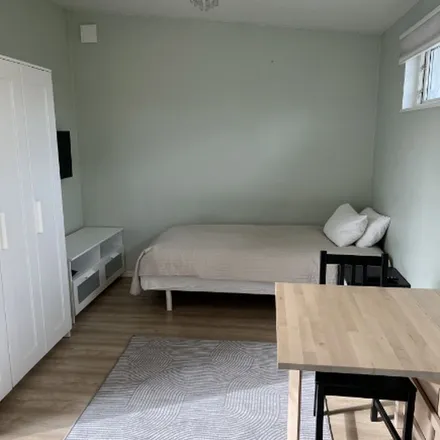 Rent this 1 bed apartment on Bergknallevägen 4 in 136 48 Handen, Sweden