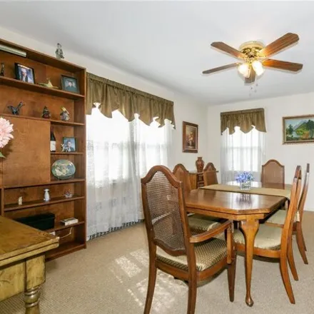 Image 6 - 338 Nassau Boulevard, Williston Park, North Hempstead, NY 11501, USA - House for sale