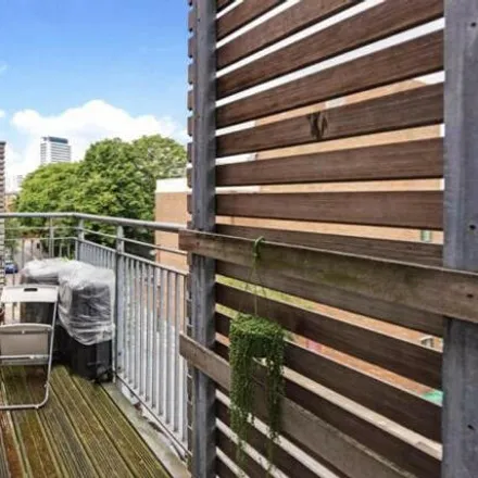 Image 3 - Crumbles Castle, Bingfield Street, London, N1 0GD, United Kingdom - Apartment for sale