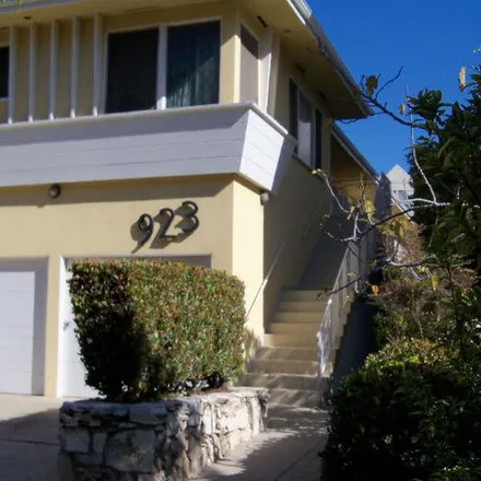 Rent this 1 bed apartment on 934 2nd Court in Santa Monica, CA 90403