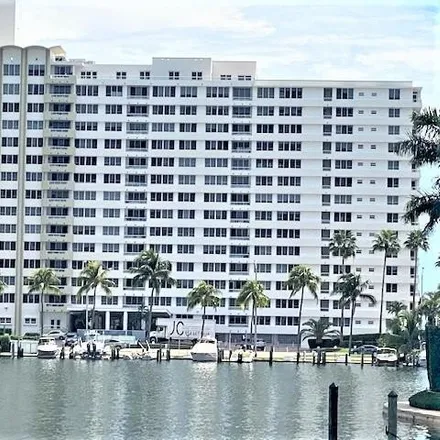 Image 1 - Carriage Club North, 5005 Collins Avenue, Miami Beach, FL 33140, USA - Condo for rent
