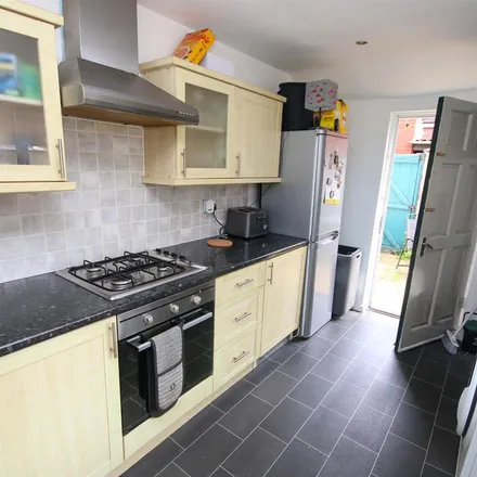 Image 3 - Woodfield Grove, Eccles, M30 8GT, United Kingdom - Apartment for rent
