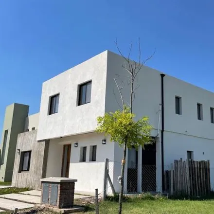 Buy this 3 bed house on Boulevard Austral in Partido del Pilar, Presidente Derqui