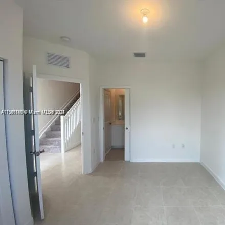 Image 7 - 575 N East St, Unit # 575 - Townhouse for rent