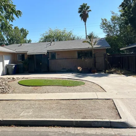 Buy this 3 bed house on 2984 East Norwich Avenue in Fresno, CA 93726