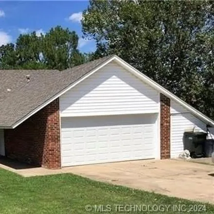 Buy this 3 bed house on 107 Lakeview Drive in Mannford, OK 74044