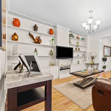Image 3 - 93-28 74th Place, New York, NY 11421, USA - House for sale