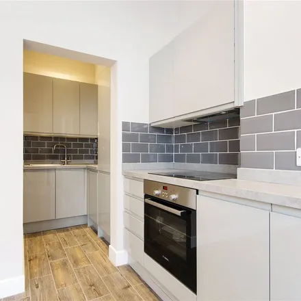 Rent this 2 bed apartment on Regent's Canal towpath in London, E8 4RW