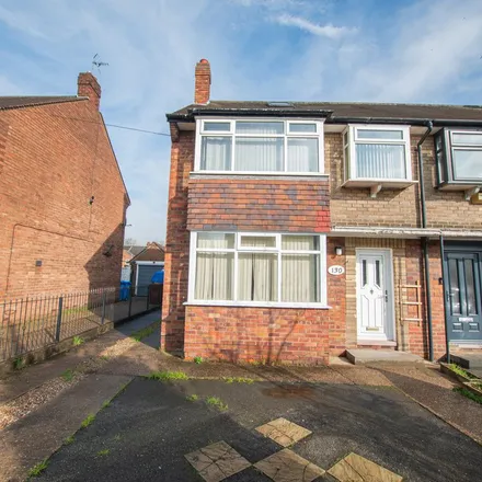Rent this 3 bed duplex on Auckland Avenue in Hull, HU6 7SJ