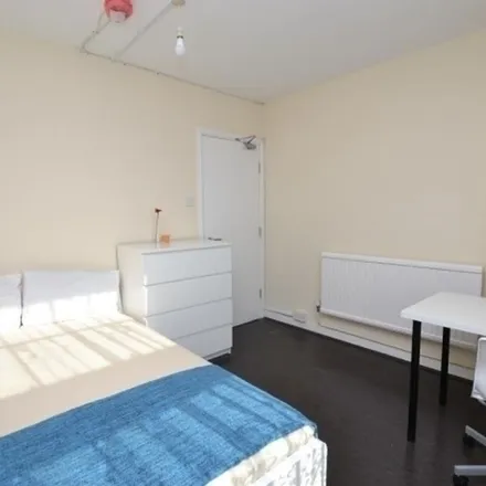 Rent this 2 bed apartment on Pott Street in London, E2 0EF