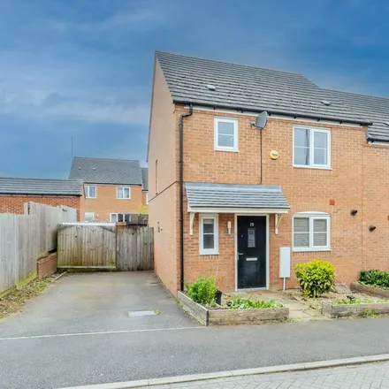 Rent this 3 bed duplex on King Close in Stoke Hammond, MK3 5QN