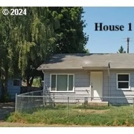 Buy this 4 bed house on 1116 B Street in Springfield, OR 97477