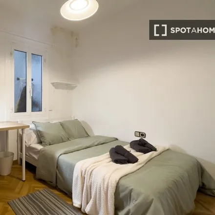 Rent this 4 bed room on Carrer de Rocafort in 174-172-170, 08029 Barcelona