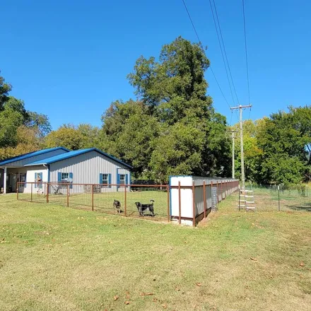 Image 2 - 210 East H Street, Waurika, Jefferson County, OK 73573, USA - House for sale