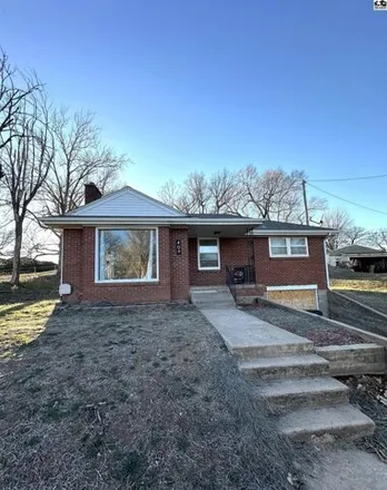Buy this 2 bed house on 443 North Oak Street in Medicine Lodge, KS 67104