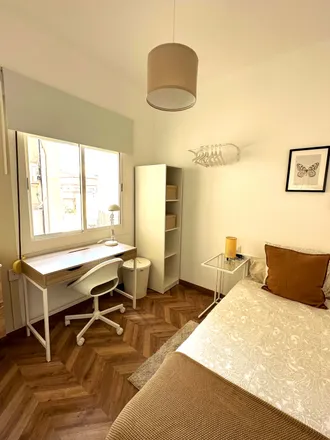 Rent this 3 bed room on Carrer de Còrsega in 635, 08025 Barcelona