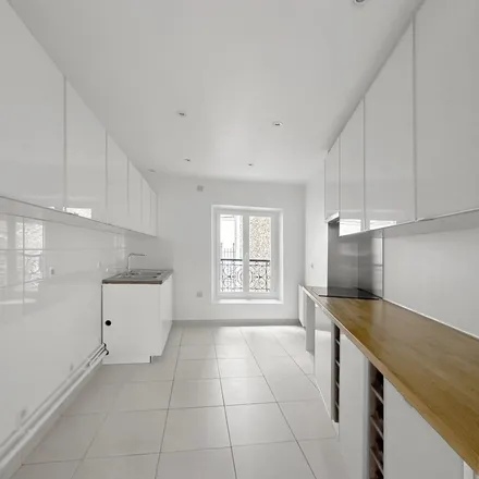 Rent this 4 bed apartment on 10 Avenue des Ternes in 75017 Paris, France