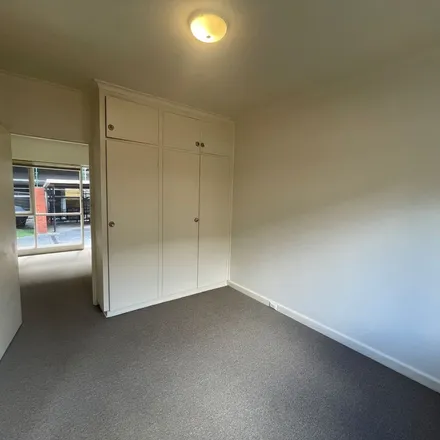 Image 3 - 33 Lillimur Road, Ormond VIC 3204, Australia - Apartment for rent