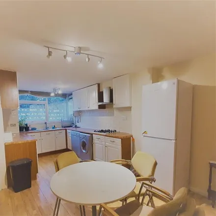 Image 4 - Barchester Close, London, UB8 2JY, United Kingdom - Townhouse for rent
