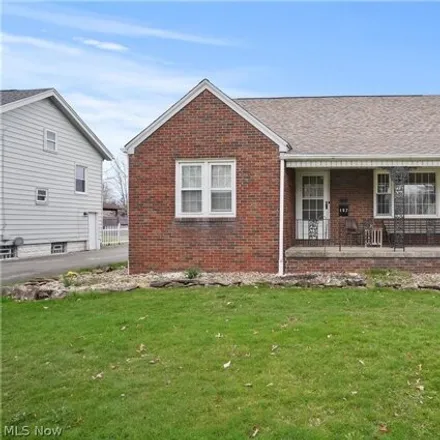 Buy this 3 bed house on 173 Regent Street in Campbell, Mahoning County