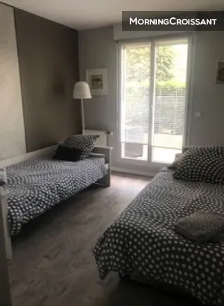 Image 2 - Châtillon, IDF, FR - Apartment for rent