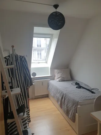 Rent this 1 bed room on Ninn's Kiosk in Holtegade, 2200 København N