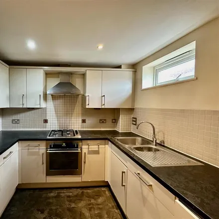 Rent this 2 bed apartment on Baskin-Robbins in 377 Uxbridge Road, London