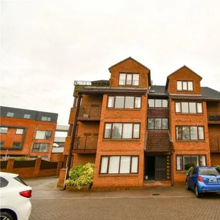 Rent this 2 bed apartment on The Jug and Bottle in Mount Avenue, Heswall