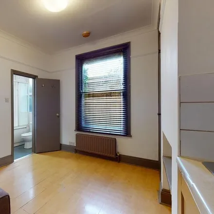 Rent this studio apartment on unnamed road in London, NW6 1LD
