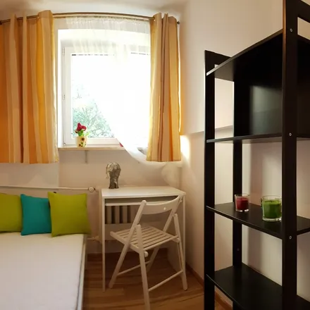 Rent this 4 bed room on Stefana Batorego 29 in 02-591 Warsaw, Poland