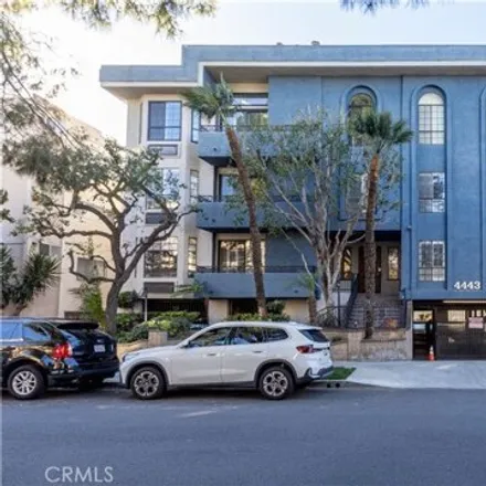 Buy this 2 bed condo on 4424 Moorpark Street in Los Angeles, CA 13359