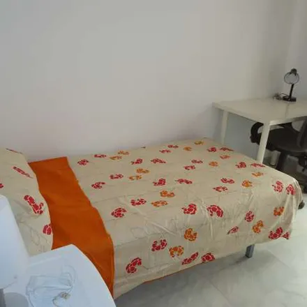 Rent this 4 bed apartment on Alicia Bravo in Calle de Felipe II, 6
