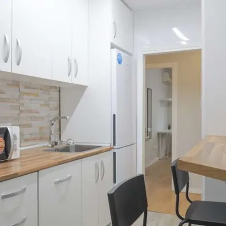 Rent this 4 bed apartment on Madrid in Escuela Infantil Privada Casa Menuda, Calle Barrileros