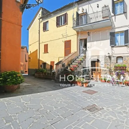 Buy this 2 bed townhouse on Enerpetroli in Piazza Col di Lana, 01022 Lubriano VT