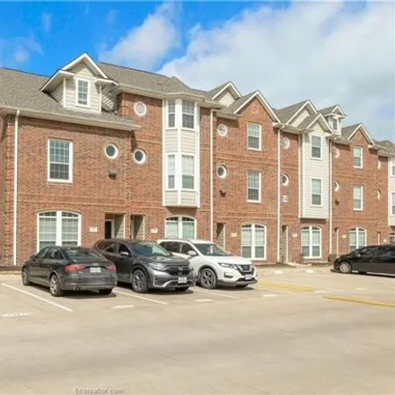Buy this 3 bed condo on River Oaks Townhomes in Holleman Drive East, College Station