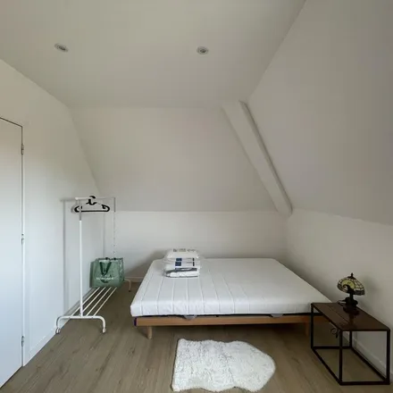 Rent this 2 bed apartment on Rue du Pinson - Vinkstraat 126 in 1170 Watermael-Boitsfort - Watermaal-Bosvoorde, Belgium