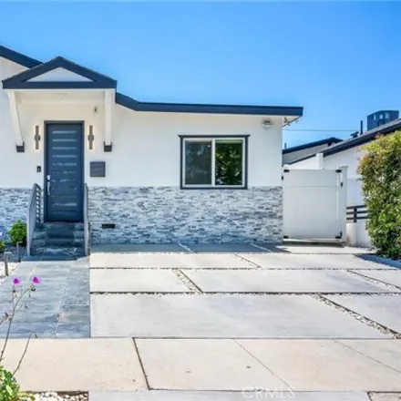 Rent this 4 bed house on 6023 Zelzah Avenue in Los Angeles, CA 91316