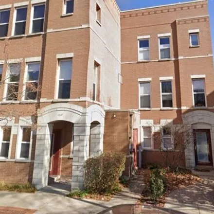 Rent this 2 bed townhouse on 521-523 Chicago Avenue in Evanston, IL 60202