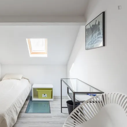 Rent this 5 bed room on Rua de Pedro Ivo in 4200-511 Porto, Portugal