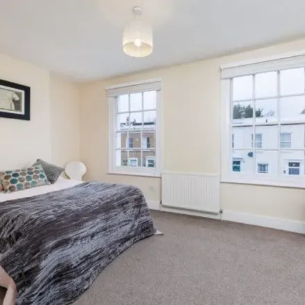 Image 2 - Hartfield Crescent, London, SW19 3SE, United Kingdom - Townhouse for rent