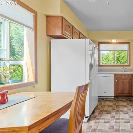 Image 8 - 3615 SE 76th Ave, Portland, Oregon, 97206 - House for sale