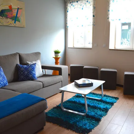 Rent this 3 bed apartment on Academia Contemporânea do Espectáculo in Rua do Mirante, 4050-453 Porto